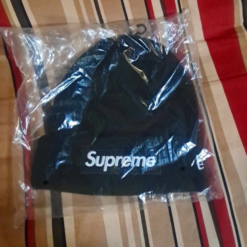 Supreme box logo beanie